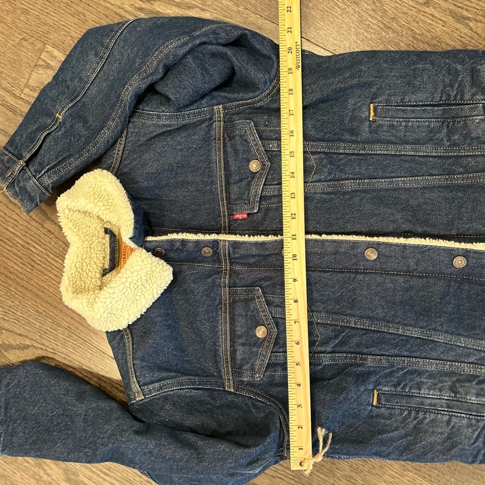 Levi’s jacket with Sherpa Lining - Picture 9 of 10